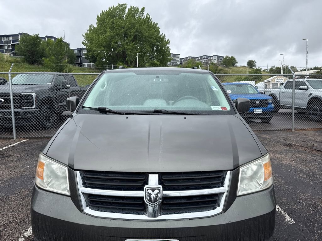 Used 2010 Dodge Grand Caravan Crew w/ Entertainment Group 2 FWD image 2