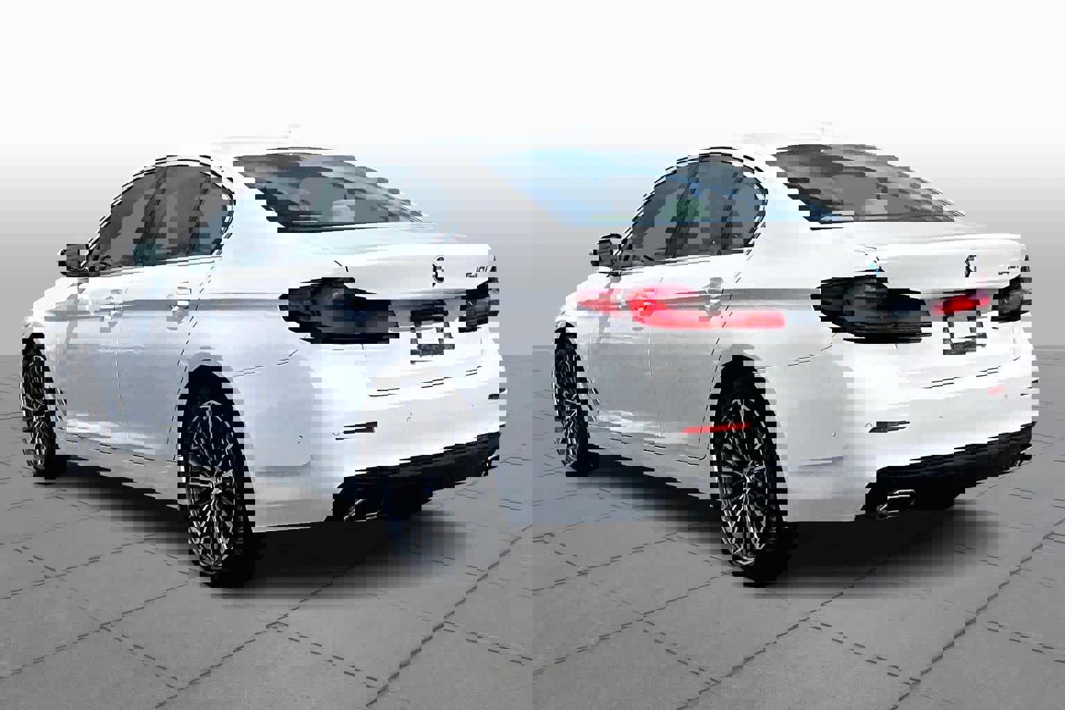 Used 2022 BMW 540i w/ Premium Package image 11