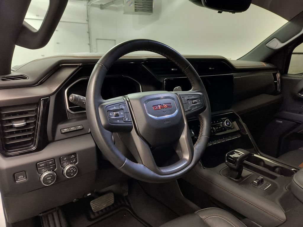 Used 2023 GMC Sierra 1500 AT4 w/ AT4 Premium Package AWD/4WD image 4