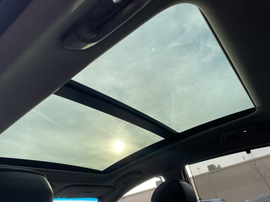 Used 2017 Genesis G80 3.8 w/ Option Group 02 image 18