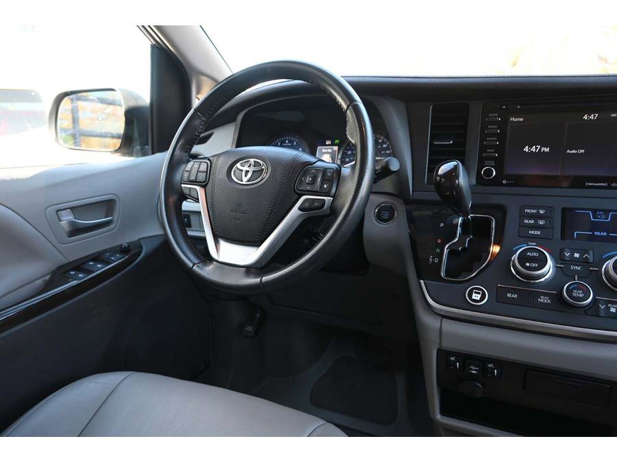 Used 2020 Toyota Sienna XLE FWD image 24