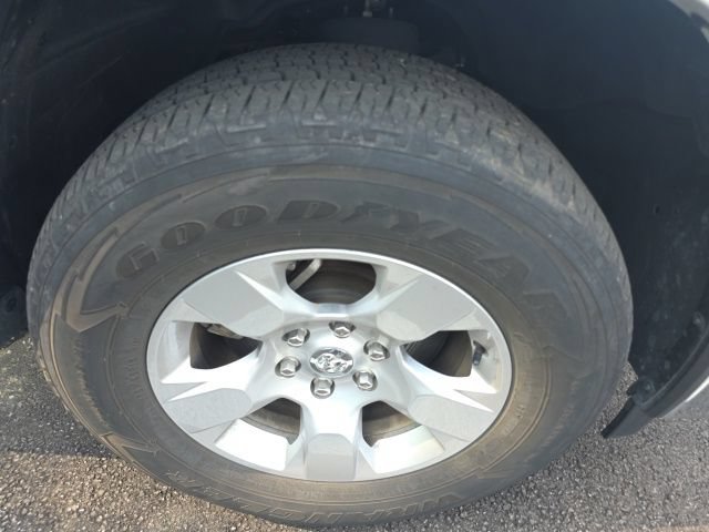 Used 2025 RAM 1500 Big Horn AWD/4WD image 2