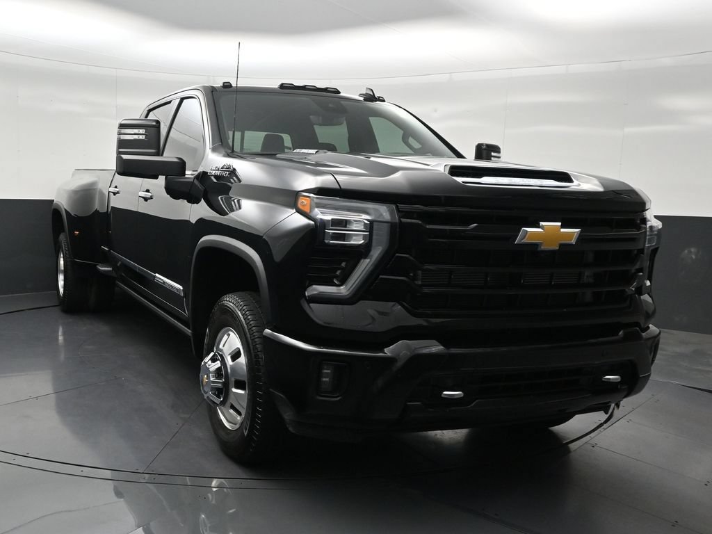 Used 2026 Chevrolet Silverado 3500 High Country w/ High Country Premium Package AWD/4WD image 8