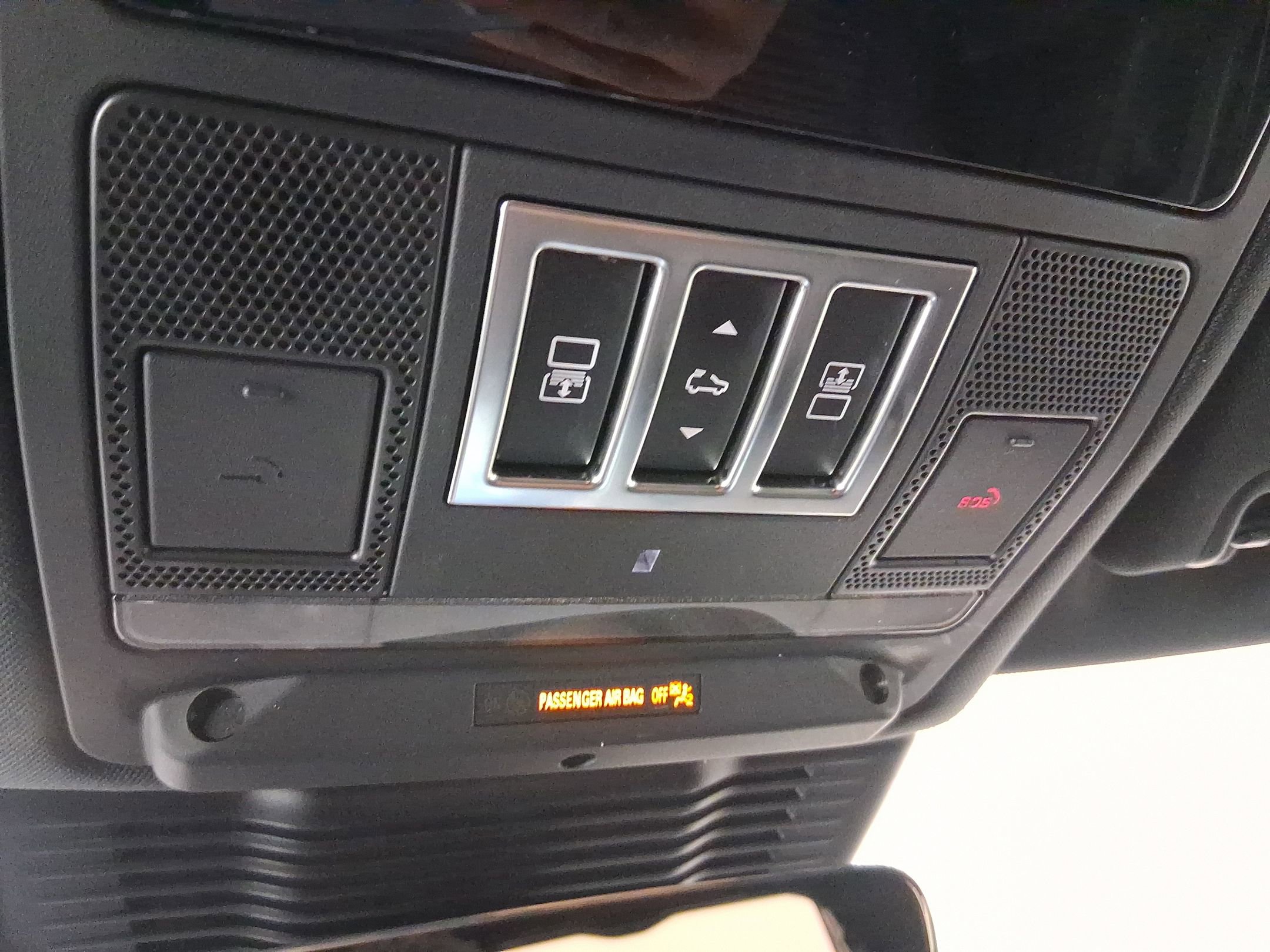 Used 2025 Land Rover Discovery Dynamic SE image 15