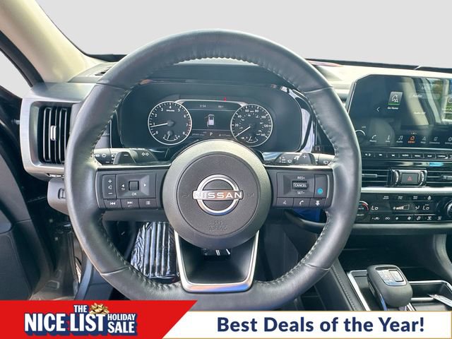 Used 2024 Nissan Pathfinder SL w/ Black Appearance Package image 11