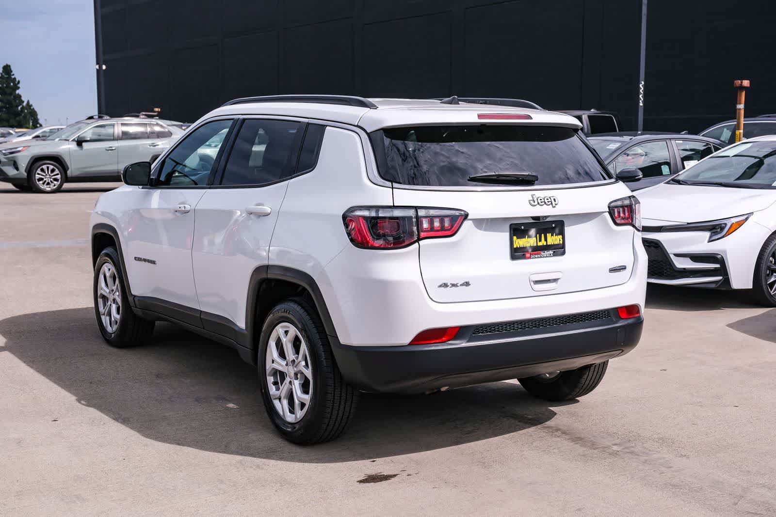 Used 2024 Jeep Compass Latitude AWD/4WD image 6