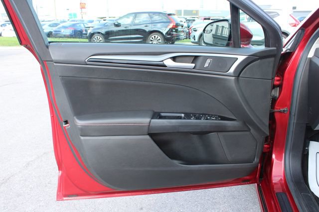 Used 2015 Ford Fusion SE FWD image 10