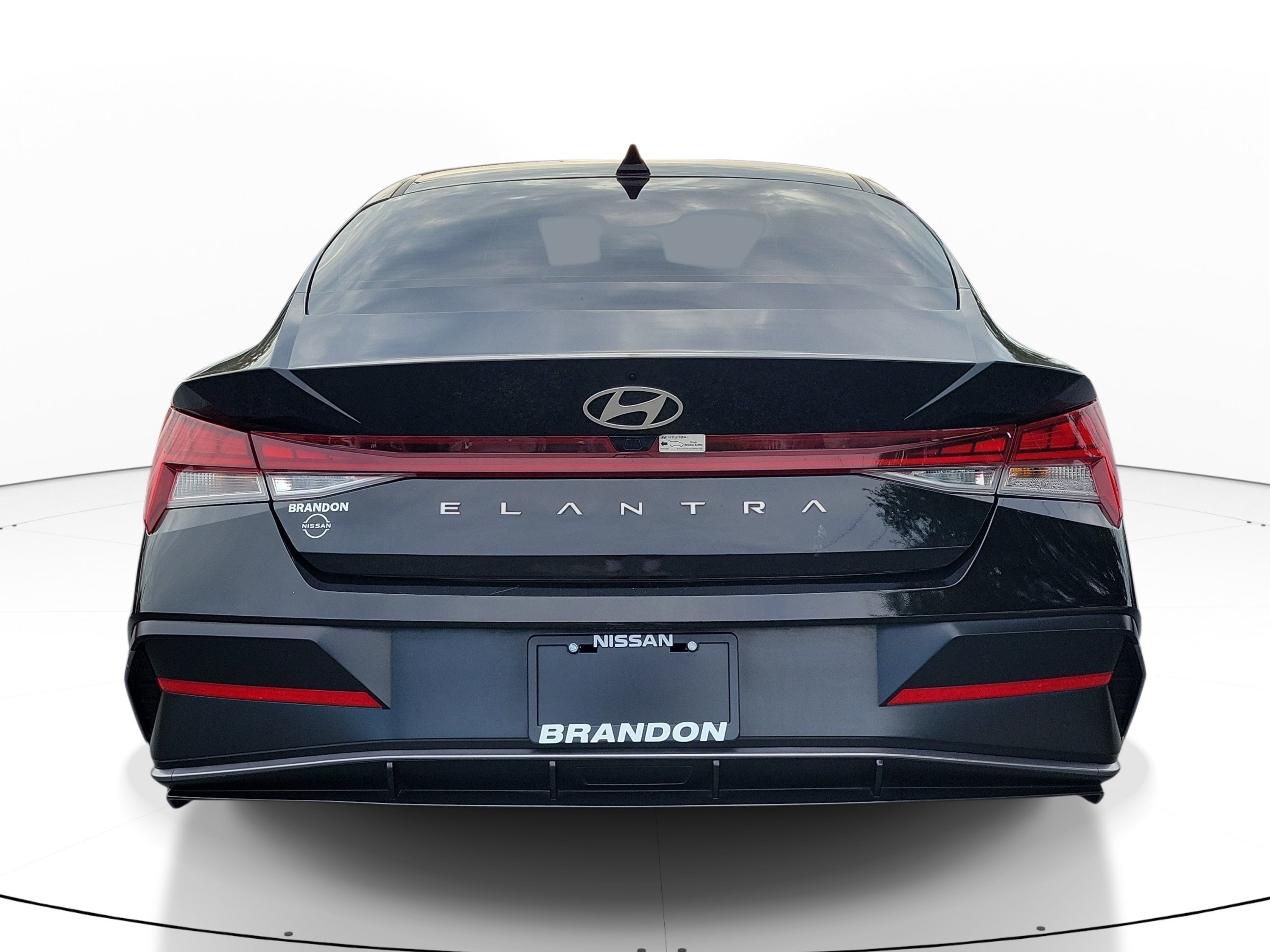 Used 2024 Hyundai Elantra SEL w/ Convenience Package FWD image 6