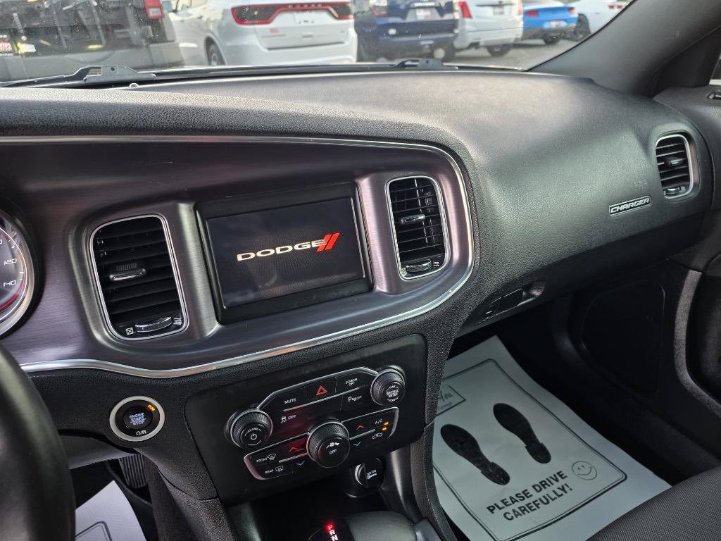 Used 2018 Dodge Charger SXT RWD image 29