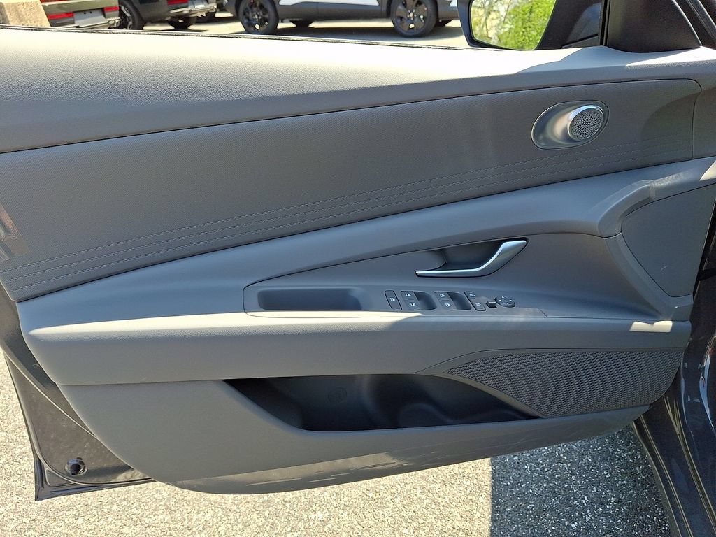 New 2026 Hyundai Elantra SE FWD image 9