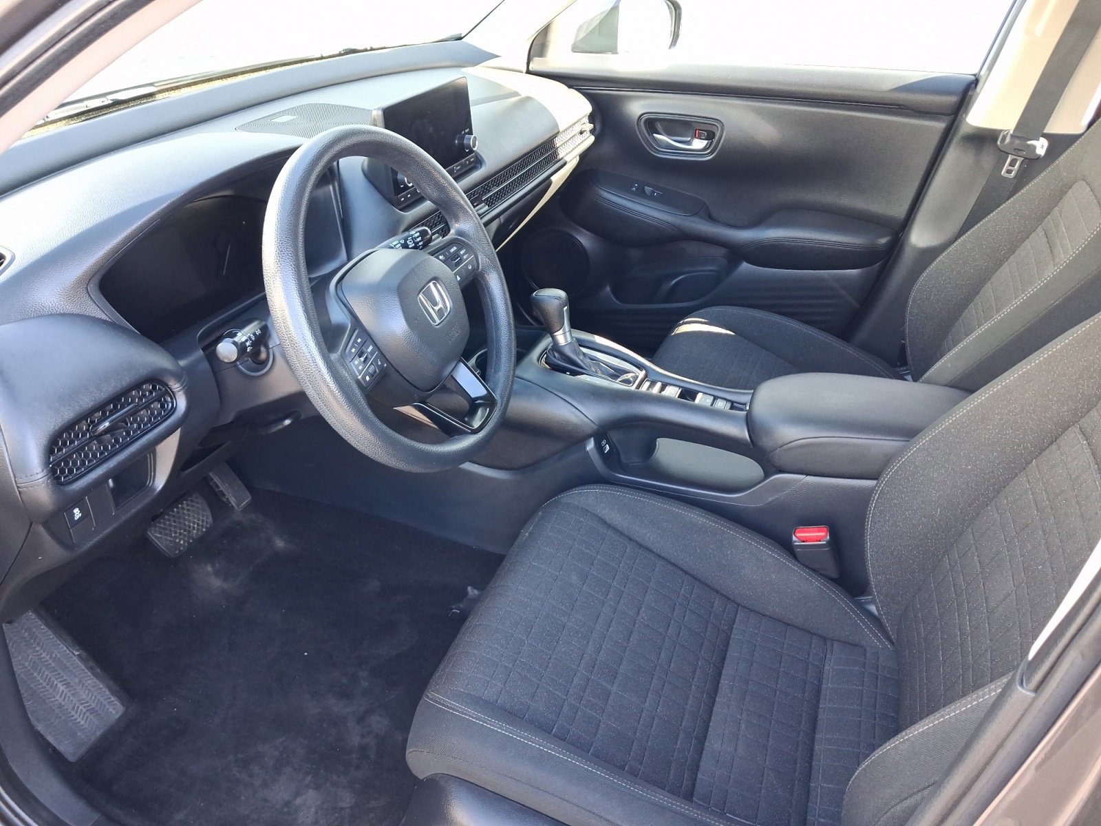 Used 2023 Honda HR-V LX image 4