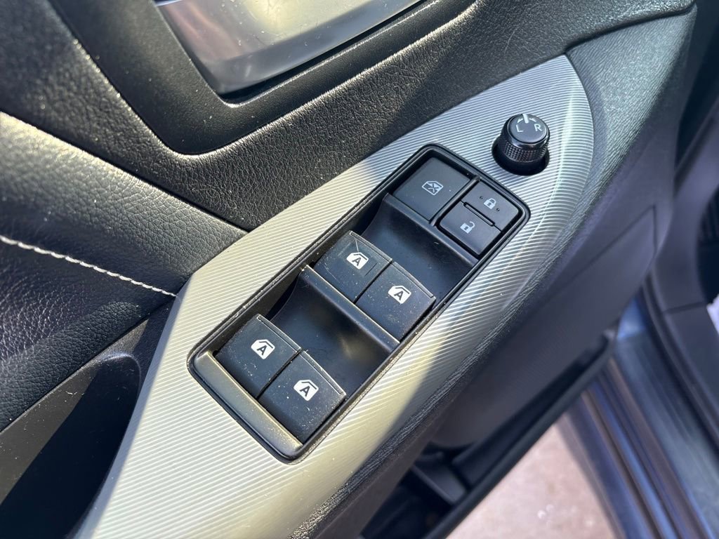 Used 2019 Toyota Sienna SE image 15