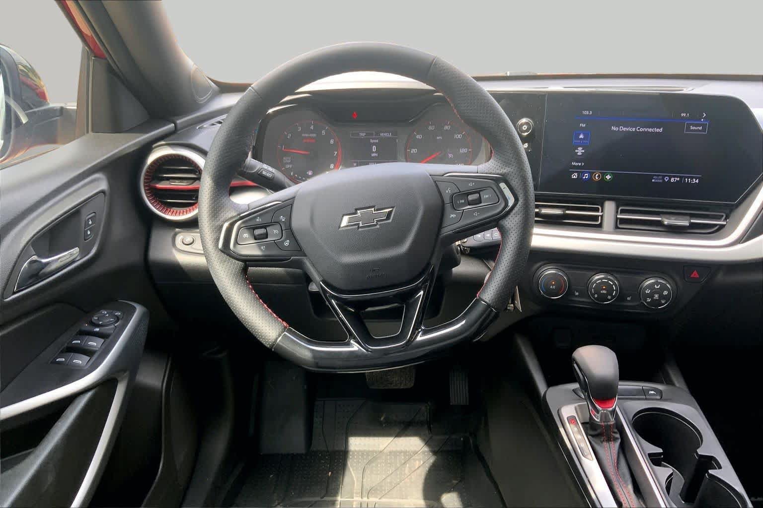 Used 2026 Chevrolet Trax RS w/ Sunroof Package FWD image 5