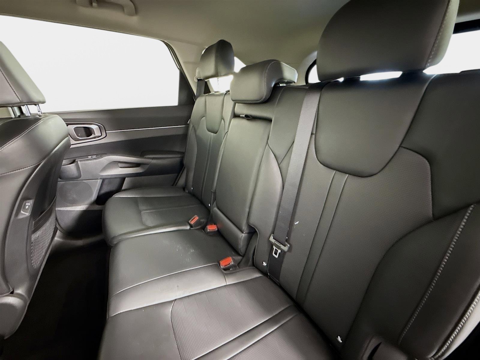 Certified 2025 Kia Sorento S FWD image 22