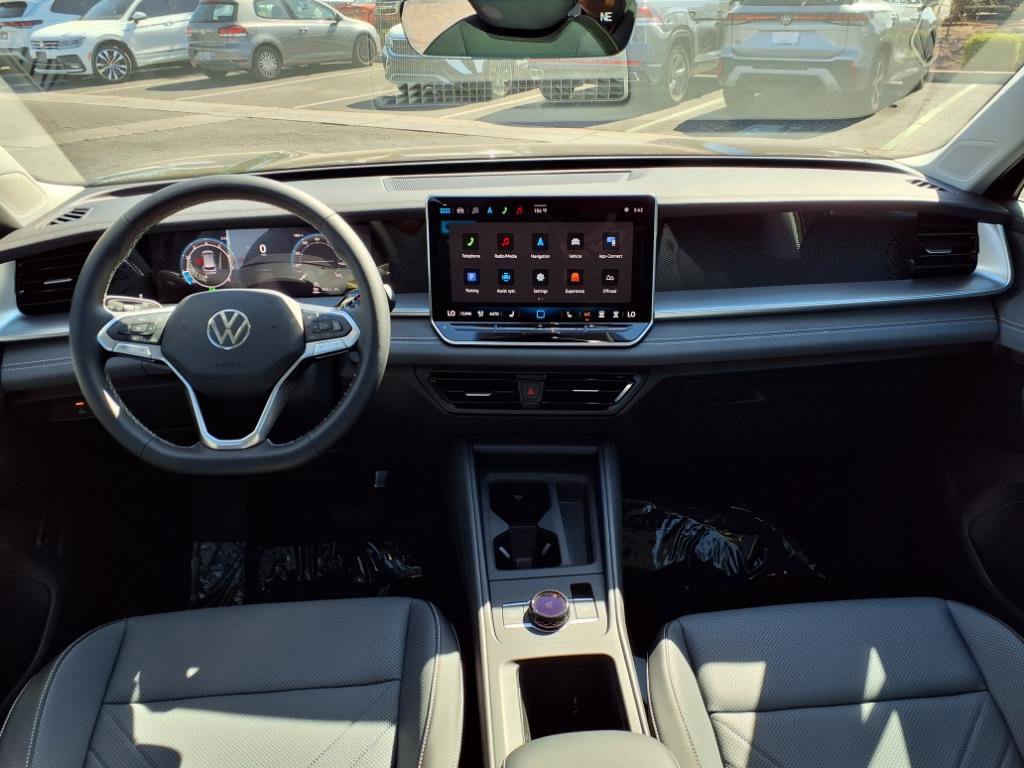 New 2025 Volkswagen Tiguan SE image 14