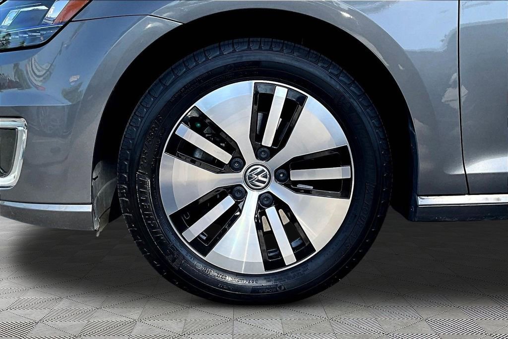 Used 2015 Volkswagen e-Golf SEL Premium FWD image 31