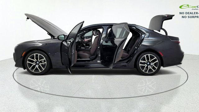 Used 2026 BMW 740i xDrive AWD/4WD image 17