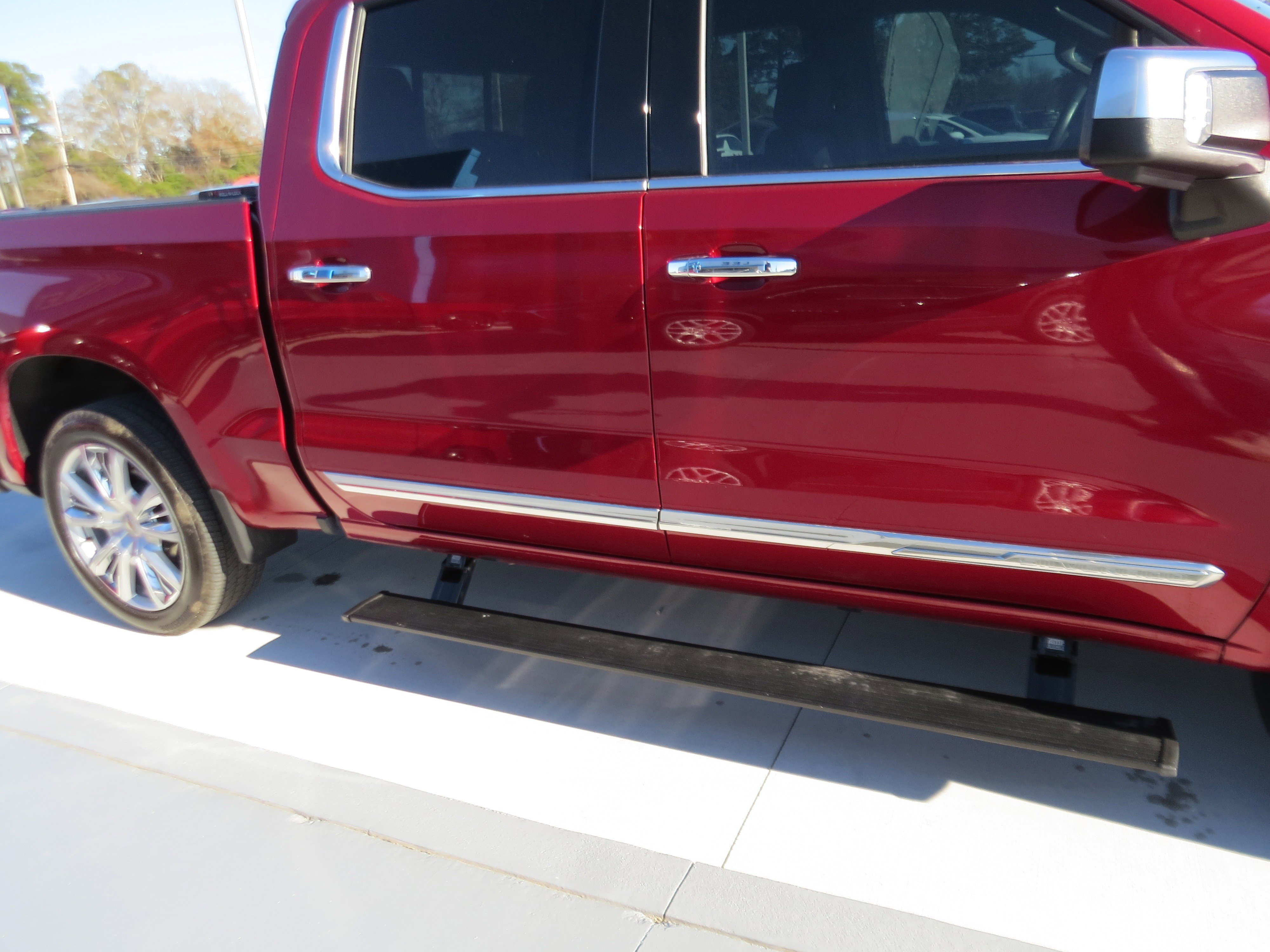 Used 2024 Chevrolet Silverado 1500 High Country w/ High Country Premium Package AWD/4WD image 9