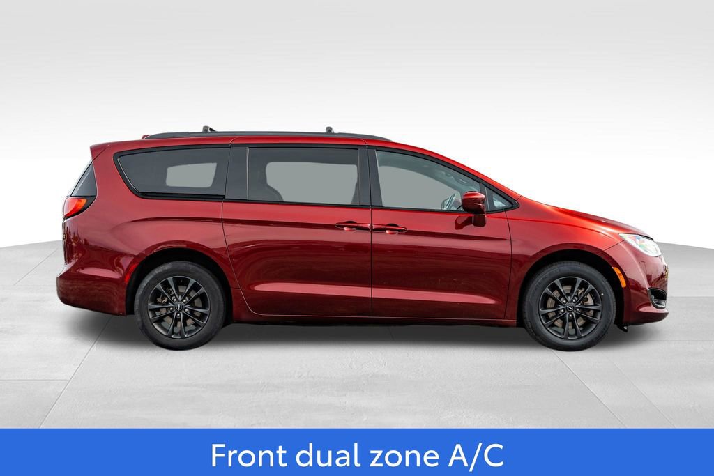 Used 2020 Chrysler Pacifica Touring-L w/ Premium Audio Group AWD/4WD image 8