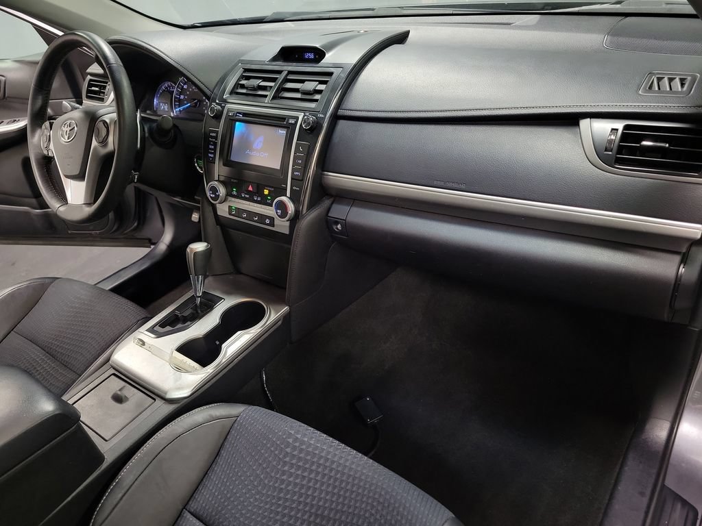 Used 2014 Toyota Camry SE w/ Moonroof Package FWD image 28