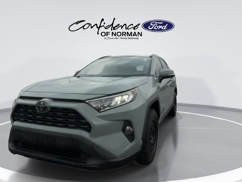 Used 2019 Toyota RAV4 XLE Premium w/ Carpet Mat Package FWD image 4