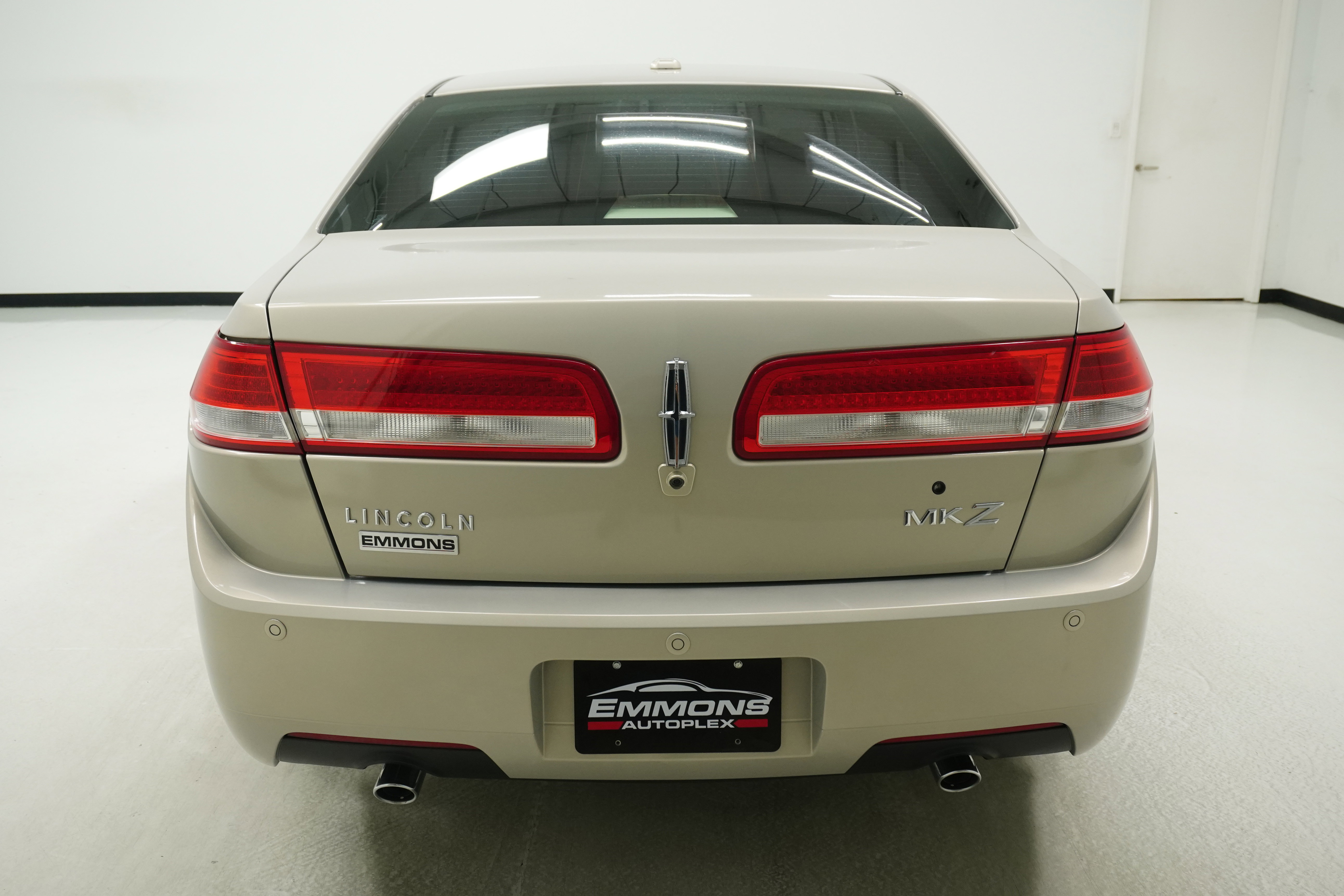 Used 2010 Lincoln MKZ image 5