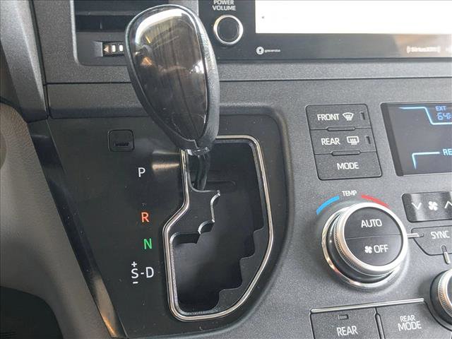 Used 2019 Toyota Sienna XLE w/ XLE Navigation Package FWD image 12