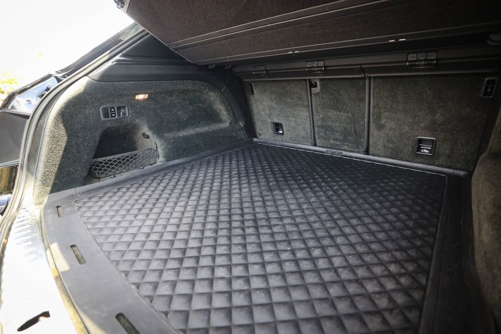 Used 2019 Bentley Bentayga image 18