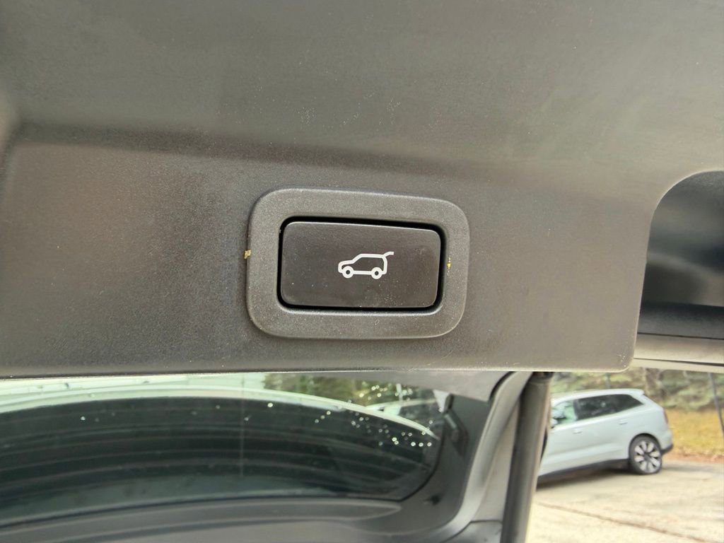 Used 2021 Jaguar F-PACE S image 40