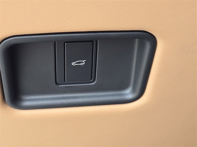 Used 2023 Land Rover Range Rover Long Wheelbase SE image 27