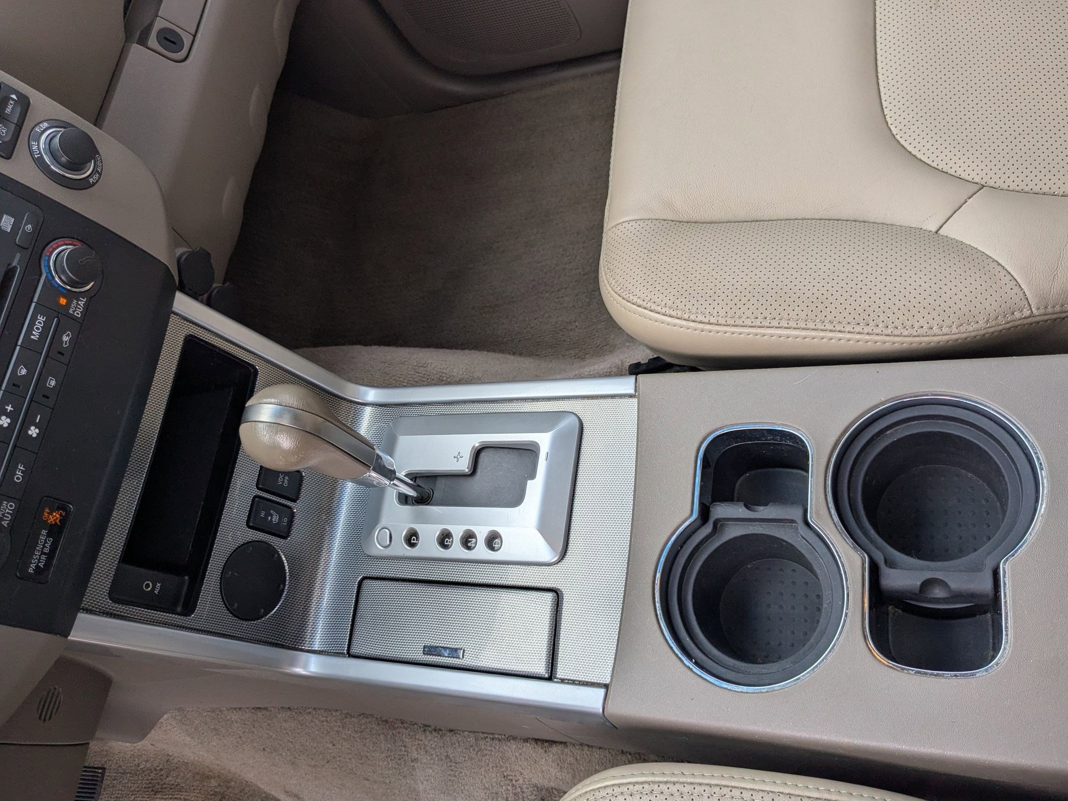 Used 2008 Nissan Pathfinder SE w/ Leather Pkg image 16