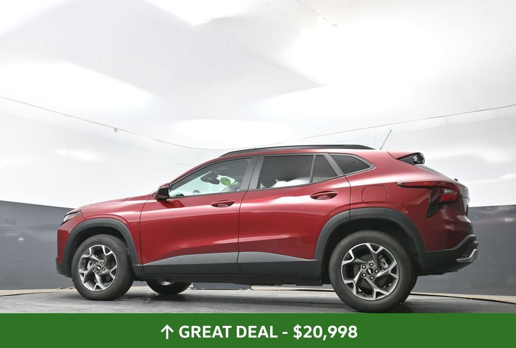 Used 2025 Chevrolet Trax LT FWD image 57