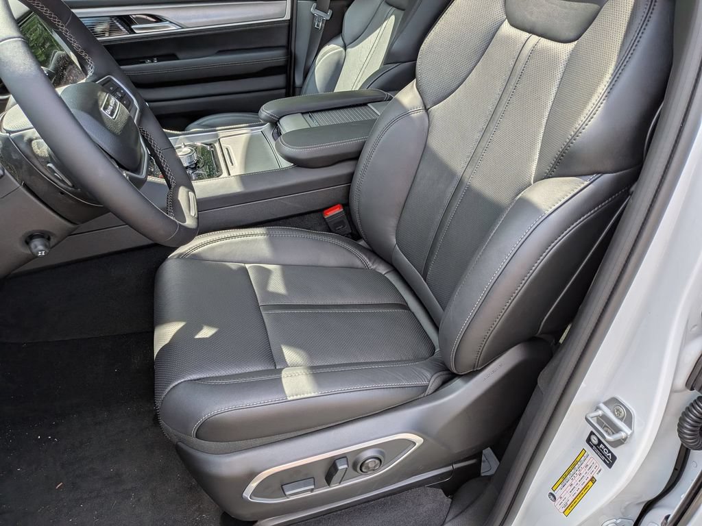 New 2026 Jeep Grand Wagoneer L Limited AWD/4WD image 25