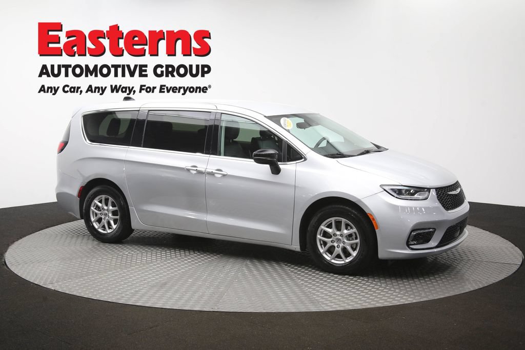 Used 2024 Chrysler Pacifica Touring-L FWD image 49