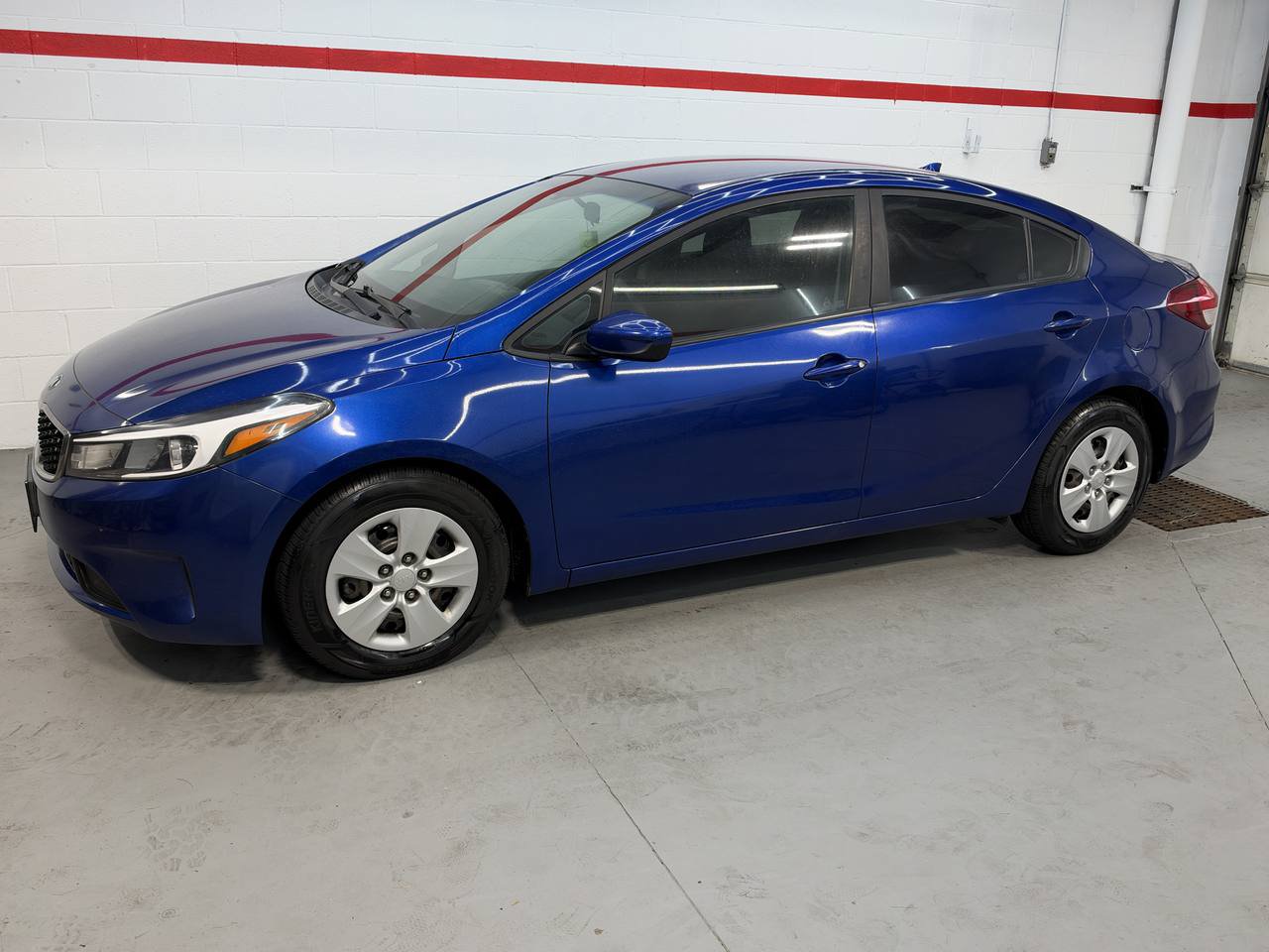 Used 2017 Kia Forte LX FWD image 2