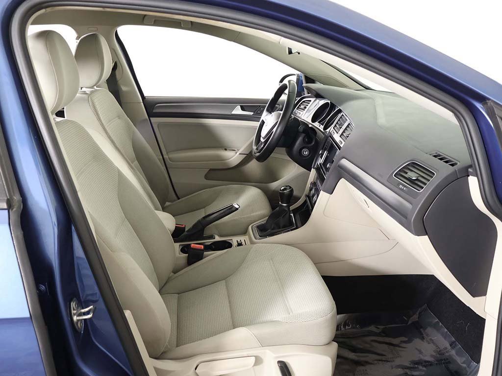 Used 2019 Volkswagen Golf S image 28