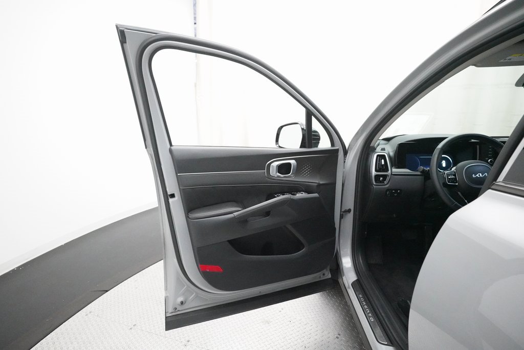 Certified 2023 Kia Sorento SX image 28