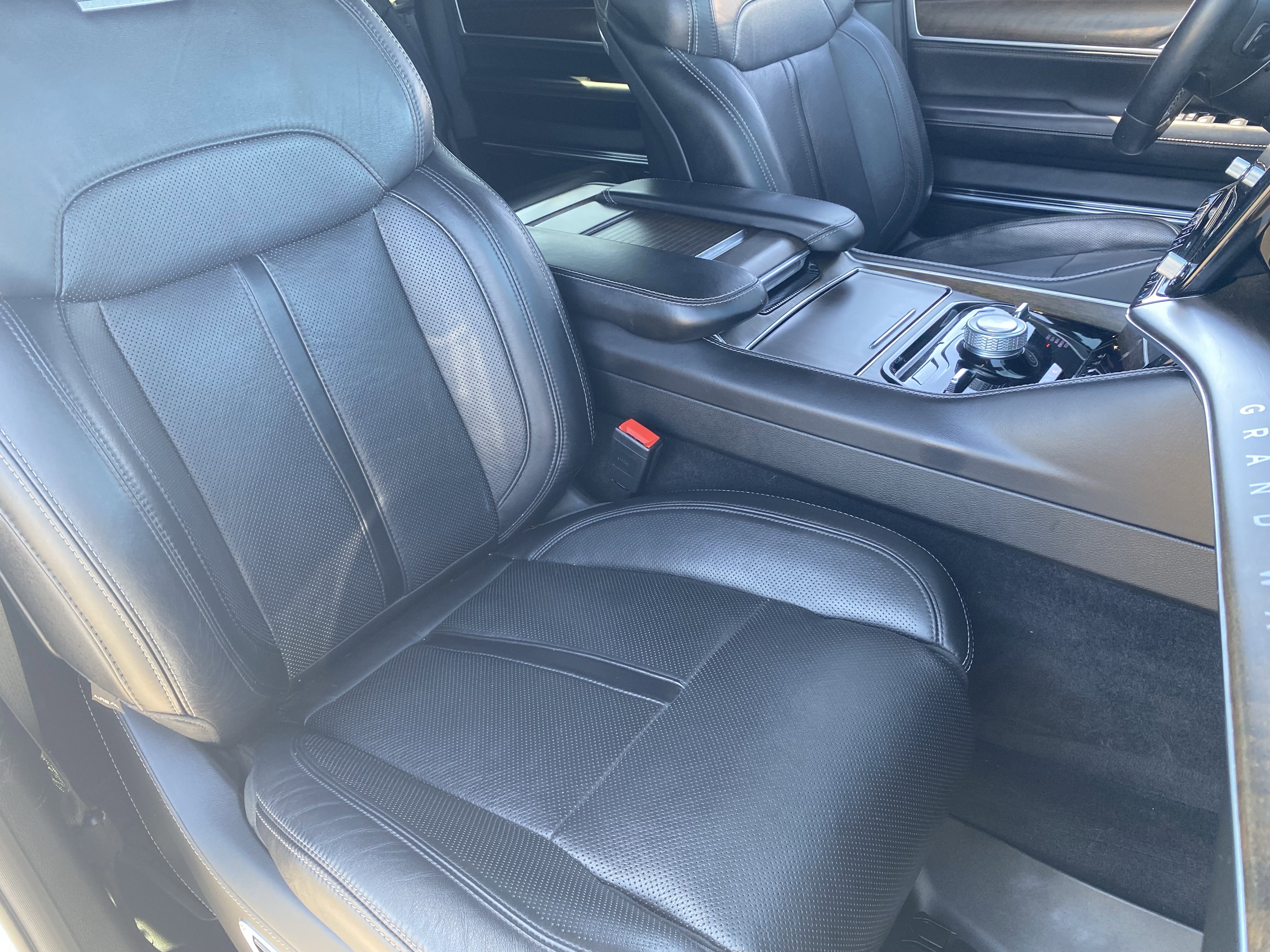 Certified 2022 Jeep Grand Wagoneer Series I AWD/4WD image 9