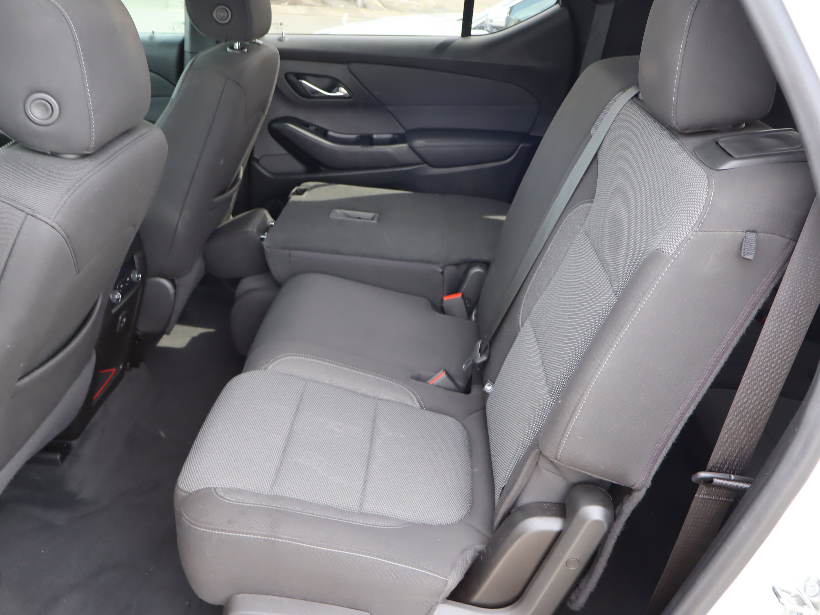 Used 2022 Chevrolet Traverse LT FWD image 33