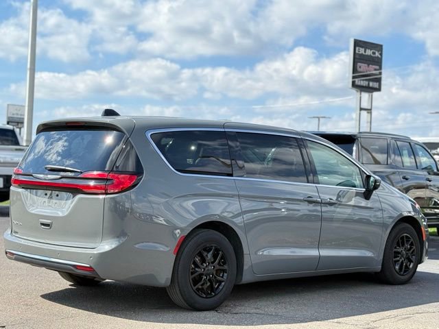 Used 2023 Chrysler Pacifica Touring-L FWD image 36