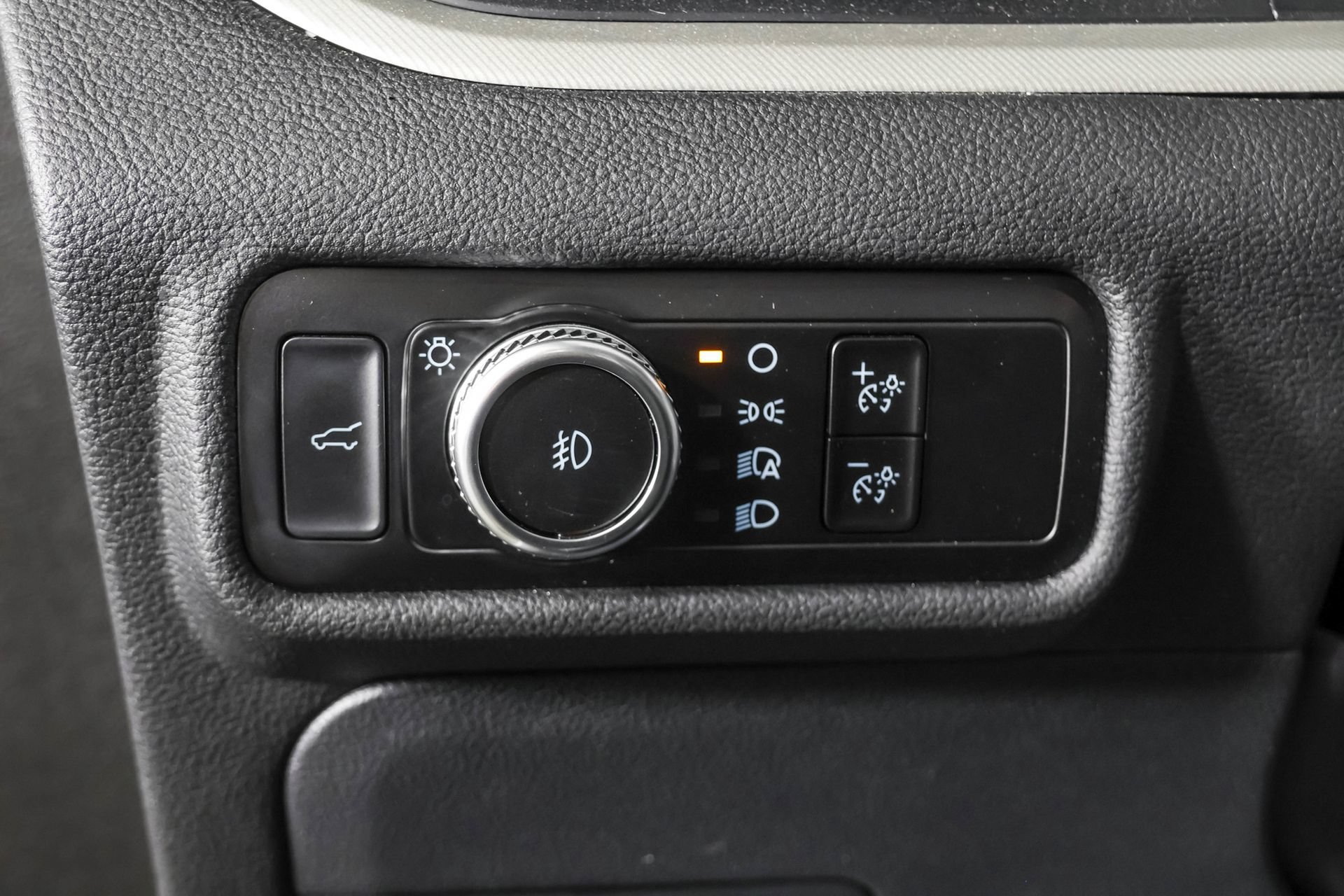 Used 2023 Ford Explorer XLT w/ Equipment Group 202A AWD/4WD image 26