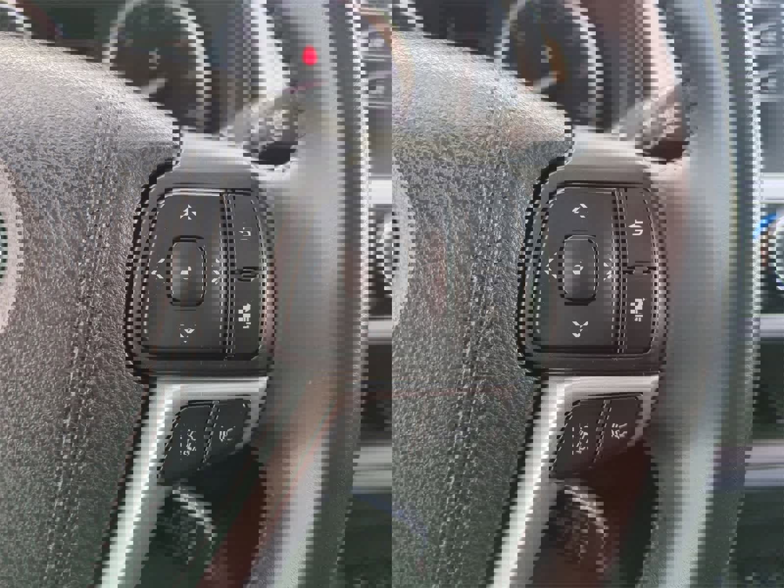 Used 2019 Toyota Highlander XLE image 25