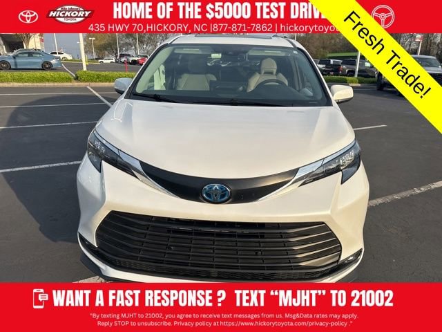 Used 2025 Toyota Sienna XLE image 8