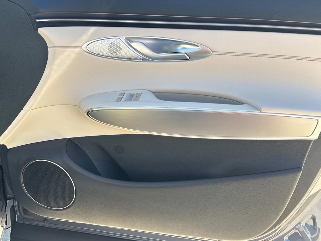 New 2026 Genesis GV70 2.5T Select AWD/4WD image 18
