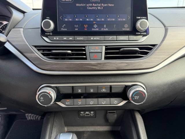 Used 2025 Nissan Altima 2.5 SV AWD/4WD image 19
