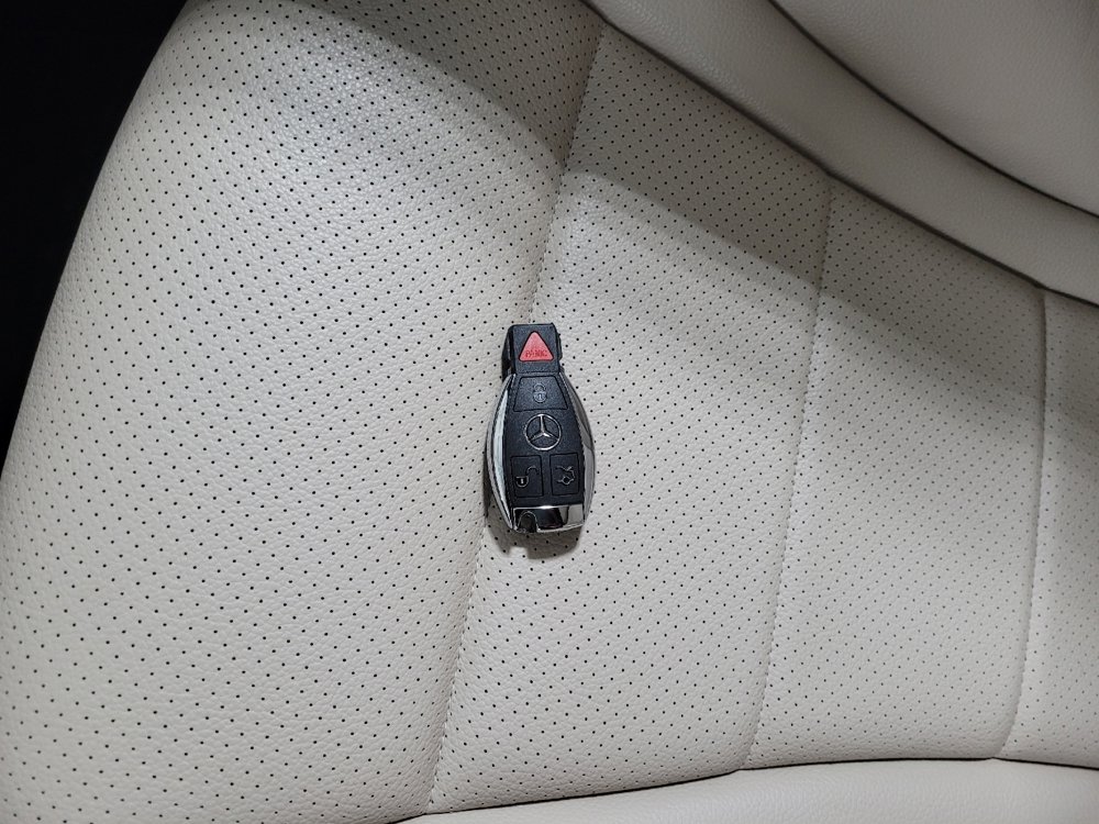 Used 2018 Mercedes-Benz GLC 300 4MATIC w/ Multimedia Package image 32