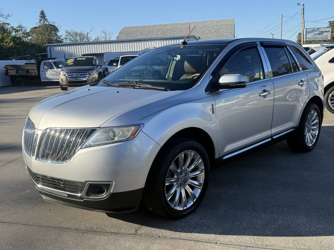 Used 2013 Lincoln MKX FWD image 3