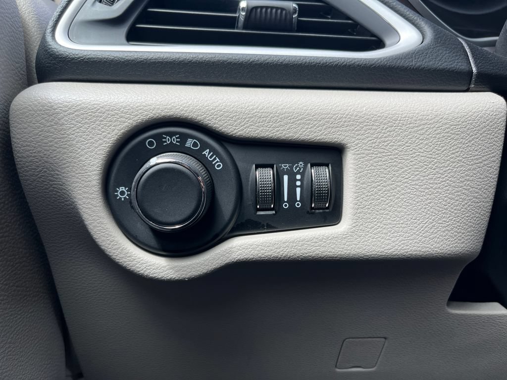Used 2023 Chrysler Voyager LX FWD image 25