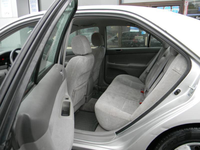 Used 2004 Toyota Camry LE FWD image 12