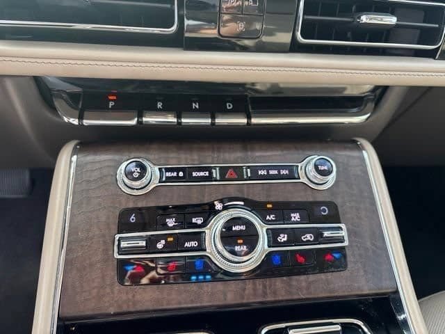 Used 2020 Lincoln Aviator Reserve w/ Equipment Group 201A RWD image 28